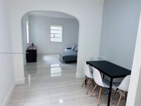 945 Euclid Ave, Unit 5 in Miami Beach, FL - Building Photo - Building Photo