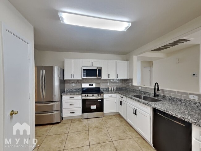 3110 S 100th Dr in Tolleson, AZ - Foto de edificio - Building Photo