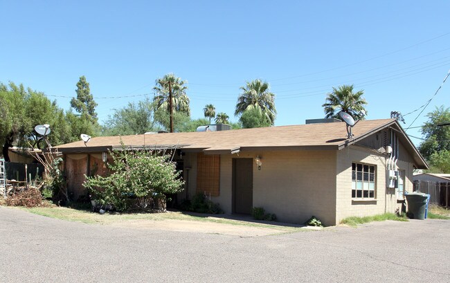 2515 N 48th St in Phoenix, AZ - Foto de edificio - Building Photo