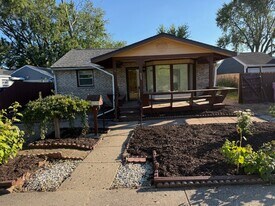 2527 Riverside Dr in South Bend, IN - Building Photo