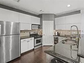 4413 Koehler St in Houston, TX - Foto de edificio - Building Photo