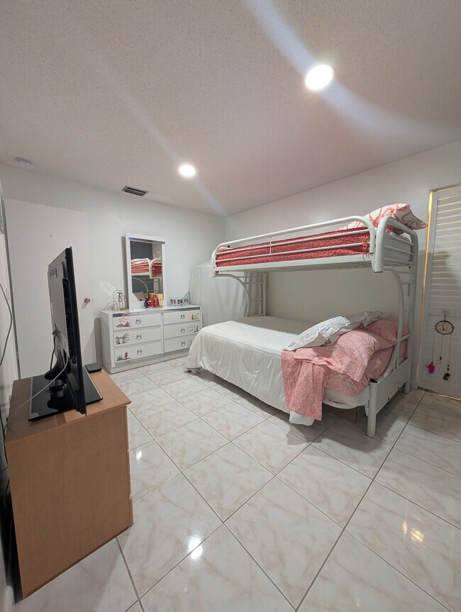 15260 SW 45th Ter, Unit Lakes of Meadow in Miami, FL - Building Photo - Building Photo