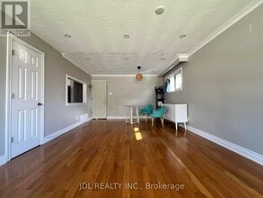 15 Summerglade Dr in Toronto, ON - Building Photo - Building Photo