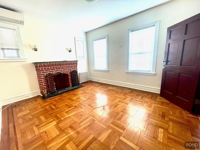 37-33 84th St, Unit 1 in Queens, NY - Building Photo - Building Photo