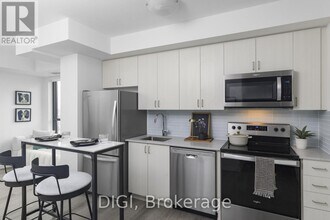 325-3325 Yorkland Blvd in Toronto, ON - Building Photo - Building Photo