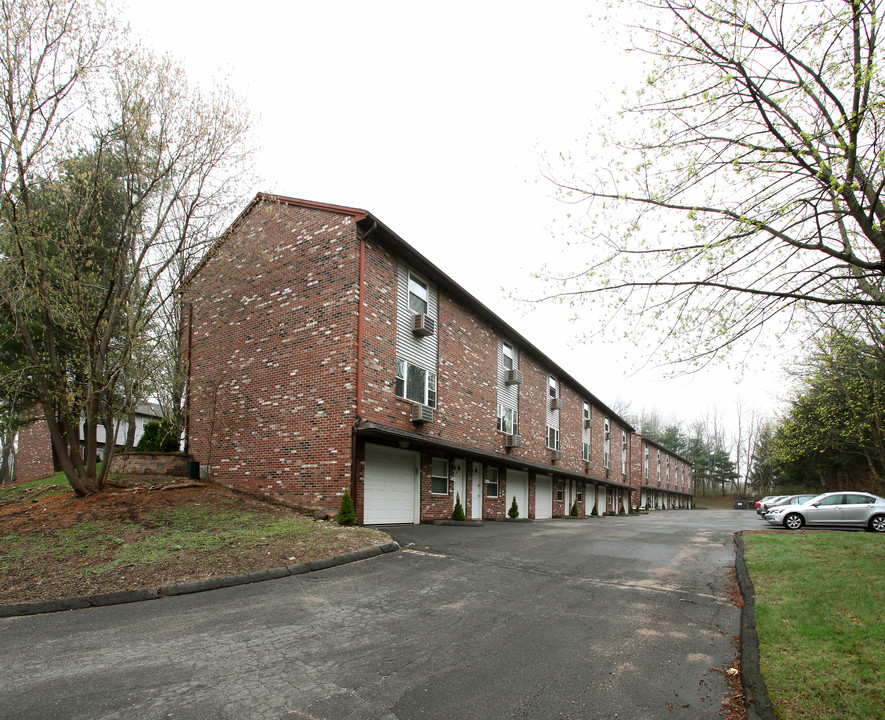 1 Barwood Mnr in Unionville, CT - Building Photo