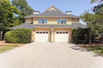 112 Harrison Ave in Newport, RI - Building Photo - Building Photo
