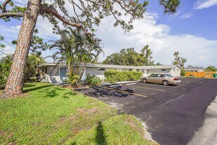 2021 Pennsylvania Ave in Grove City, FL - Building Photo