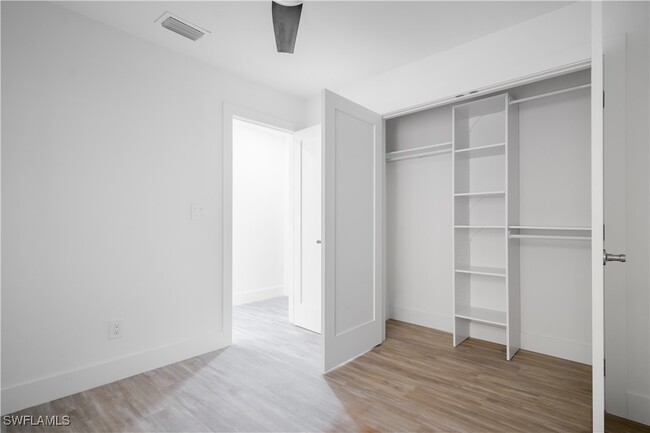 6447 Royal Woods Dr in Ft. Myers, FL - Building Photo - Building Photo