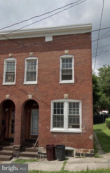 210 Pear St in Cumberland, MD - Foto de edificio - Building Photo
