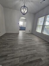 608 E Pecan St in Taylor, TX - Building Photo - Building Photo