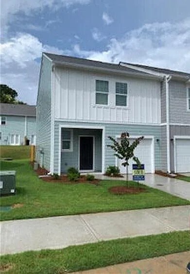 212 Grand Central Wy in Cartersville, GA - Building Photo