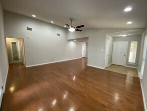 2523 Old Trail St in San Antonio, TX - Building Photo - Building Photo