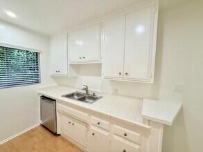 1226 McClellan Dr in Los Angeles, CA - Building Photo - Building Photo