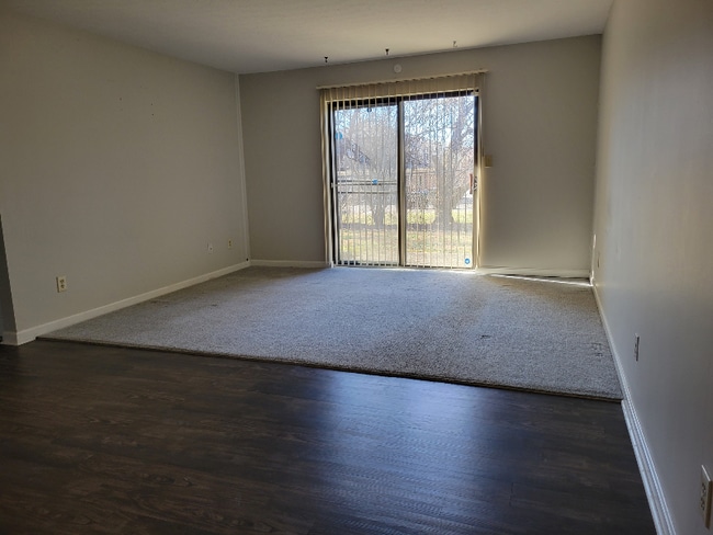 6516 Six Mile Ln, Unit 2 in Louisville, KY - Building Photo - Building Photo