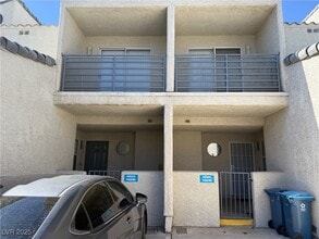 6250 W Flamingo Rd in Las Vegas, NV - Building Photo - Building Photo