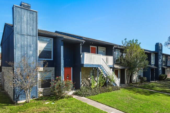 Gardens Of Victoria in Victoria, TX - Building Photo - Building Photo