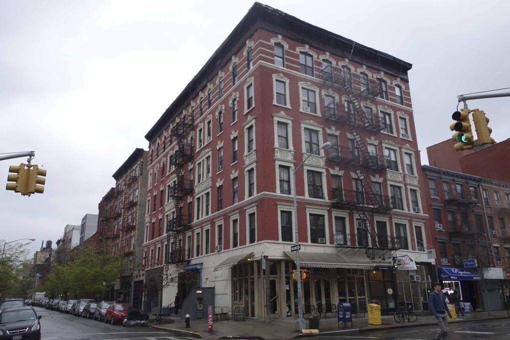 441 E 14th St in New York, NY - Building Photo