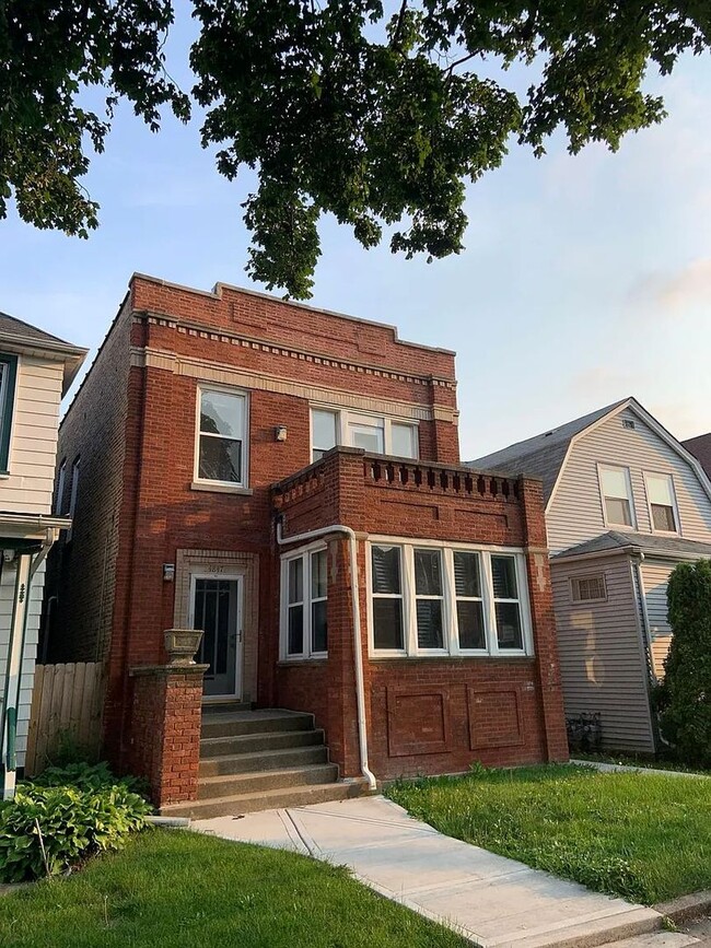 property at 4847 W Hutchinson St