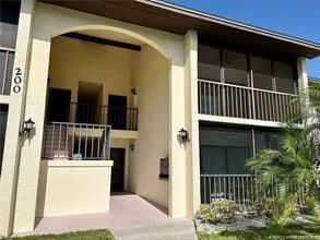 200 SE Four Winds Dr in Stuart, FL - Building Photo - Building Photo