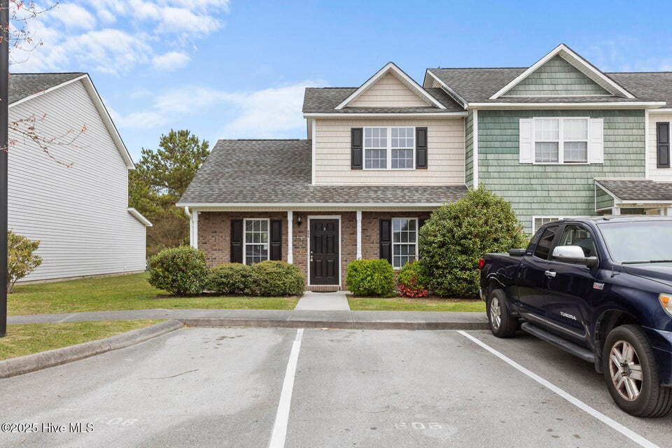 606 Springwood Dr in Jacksonville, NC - Foto de edificio