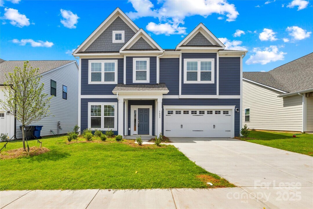 9008 Catboat St in Huntersville, NC - Building Photo