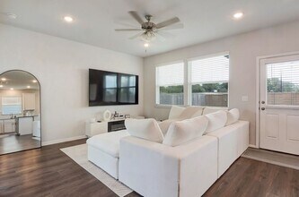 6554 Marsh Ln in Buda, TX - Building Photo - Building Photo