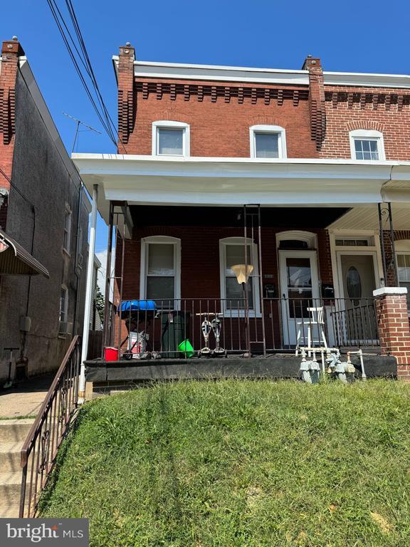 property at 2106 W 4th St