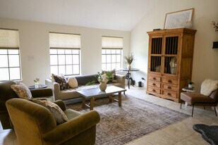 708 Cowal Dr S in Briarcliff, TX - Building Photo