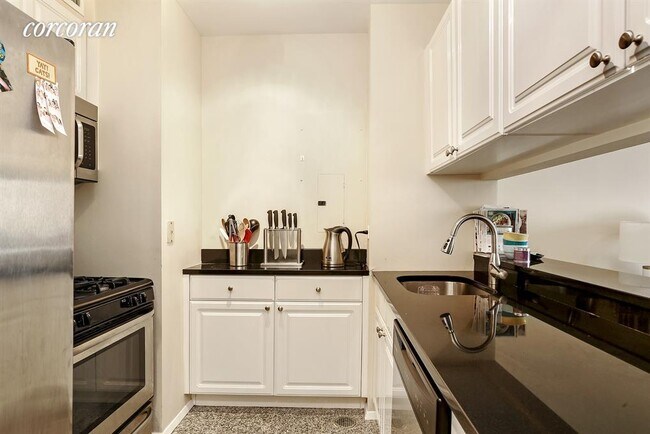 170 E 87th St-Unit -: E3C in New York, NY - Building Photo - Building Photo
