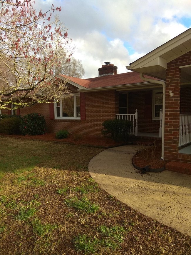 3908 Yarbrough Ave in Winston-Salem, NC - Building Photo - Building Photo