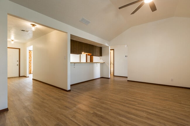 7401 Scotts Pl NE in Albuquerque, NM - Building Photo - Building Photo