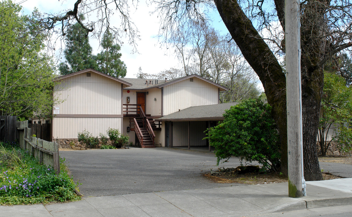 416 Fitch St in Healdsburg, CA - Building Photo