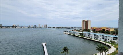 3040 Lake Shore Dr in Riviera Beach, FL - Building Photo - Building Photo