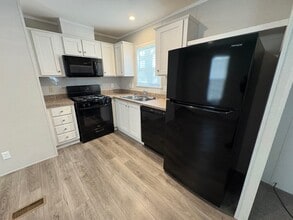 2407 8 Mile Rd in Kawkawlin, MI - Building Photo - Building Photo