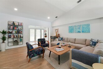 560 Hampton Ln in Key Biscayne, FL - Building Photo - Building Photo