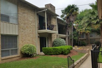 La Paloma Apartments in San Antonio, TX - Building Photo - Building Photo