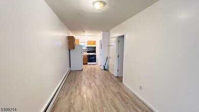 239 S 8th St-Unit -3 in Newark, NJ - Building Photo - Building Photo