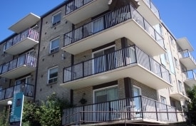 White Plains Manor in Calgary, AB - Building Photo