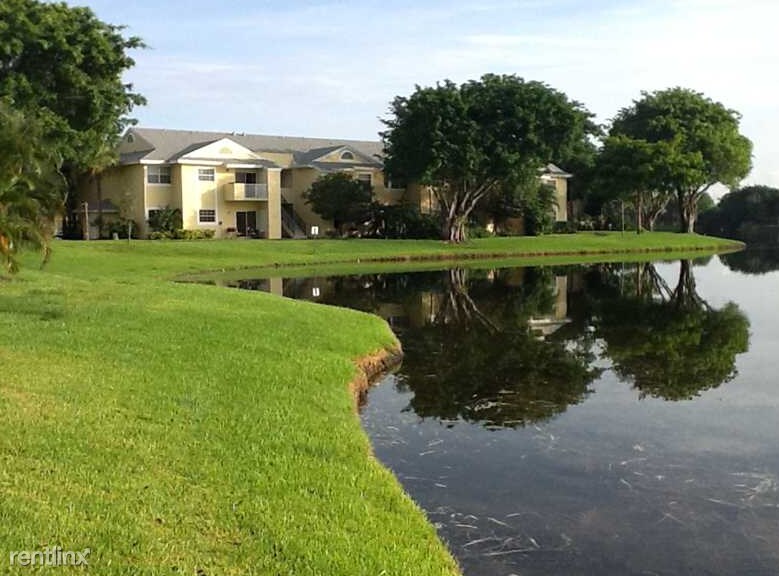 2091 NW 96th Terrace in Pembroke Pines, FL - Foto de edificio