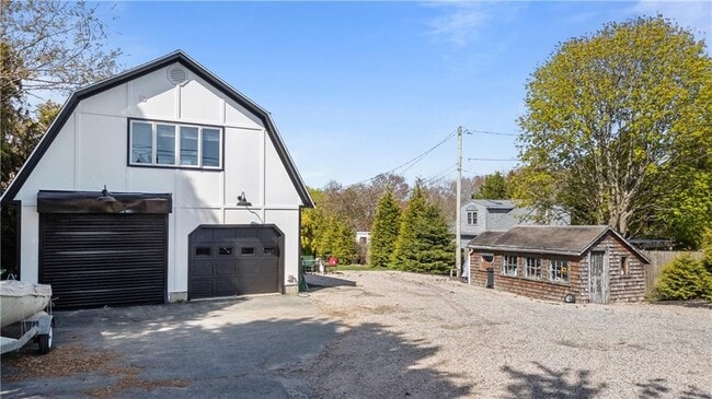 202 Old Mill Ln in Portsmouth, RI - Building Photo - Building Photo