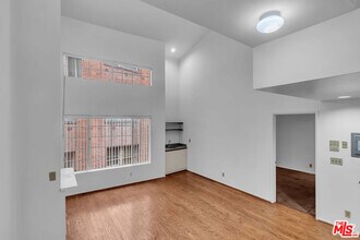 607 N Rossmore Ave in Los Angeles, CA - Building Photo - Building Photo