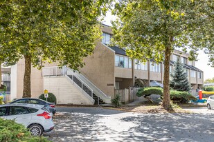 17708 60 Av in Surrey, BC - Building Photo