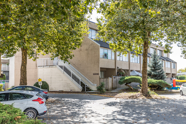 17708 60 Av in Surrey, BC - Building Photo - Primary Photo