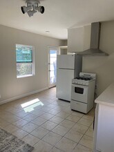 2219 Glendon Ave, Unit GH in Los Angeles, CA - Building Photo - Building Photo