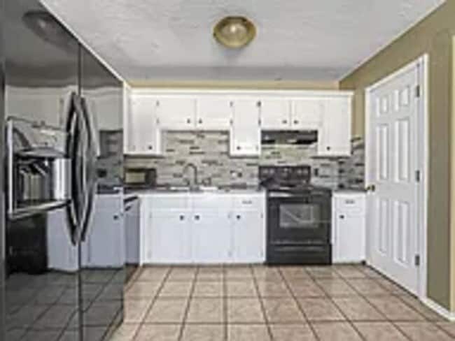 4104 SW Rolling Hills Dr in Lawton, OK - Building Photo - Building Photo