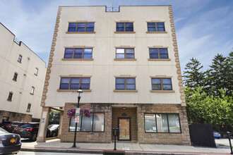 70 Spring St in Ossining, NY - Building Photo - Primary Photo