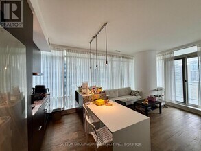 1 Bloor St E in Toronto, ON - Building Photo - Building Photo