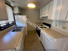 133 N Flower St in Anchorage, AK - Building Photo - Building Photo