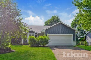 4448 Hamilton Dr in Eagan, MN - Building Photo